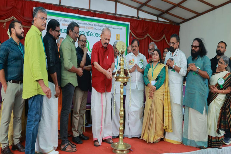 മലയാള പുരസ്കാരം 1201 സമർപ്പണ പരിപാടിയുടെ ആദ്യഘട്ടം കൊച്ചിയിൽ വെച്ച് നടന്നു.